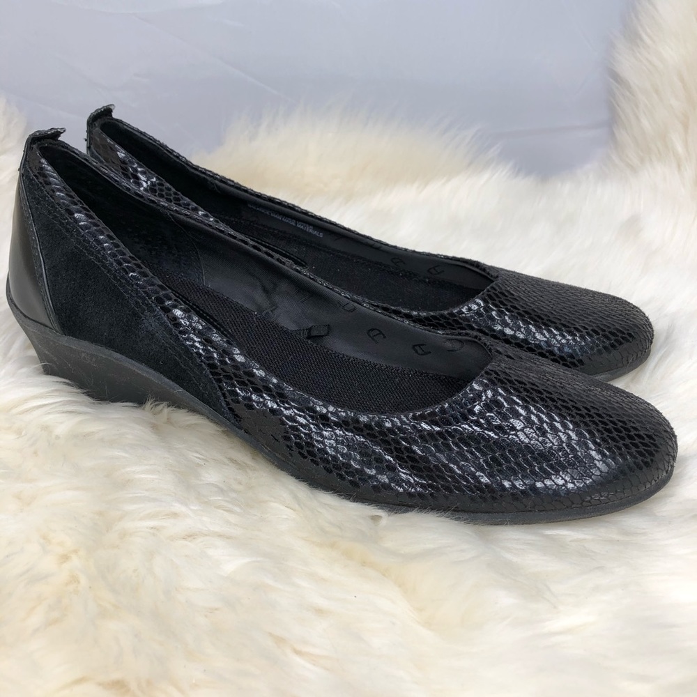 Etienne Aigner Carol Black leather wedge size 8M